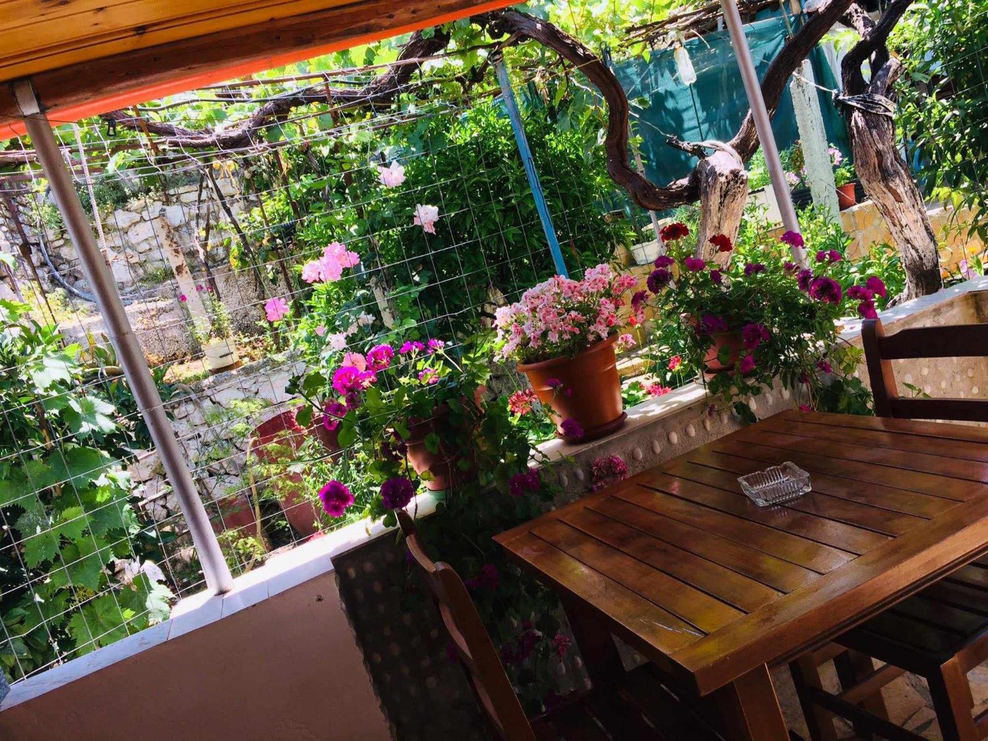Hotel Relaxation Place Himare Esterno foto